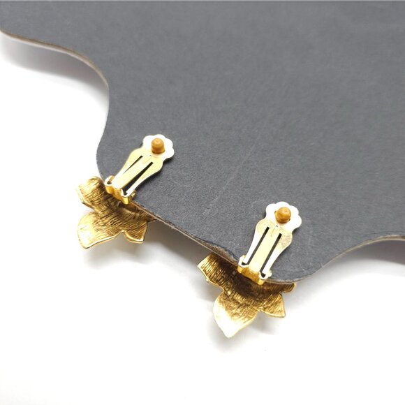 Vintage Gold Tone Leaf High End Clip On Earrings Blue Cabochon Accent 1.5 Inch - Picture 4 of 5